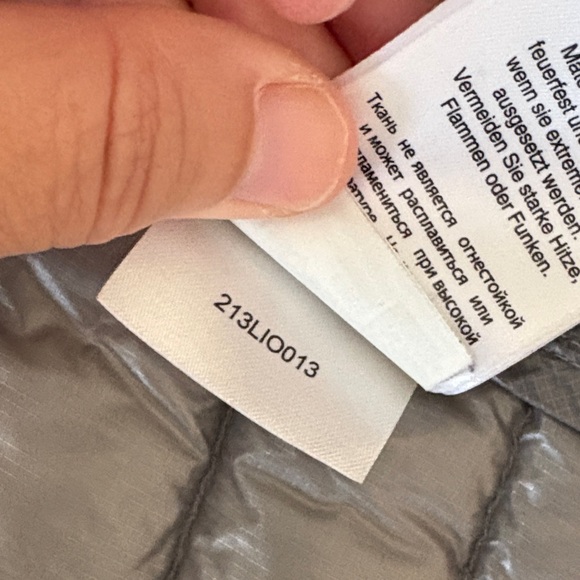 Mountain Hardwear Women's Gray Puffer Vest - Picture 9 of 11